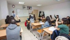 Bursa Büyükşehir, üniversite adaylarının yanında
