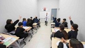 Anamur’da öğrencilere ücretsiz eğitim desteği
