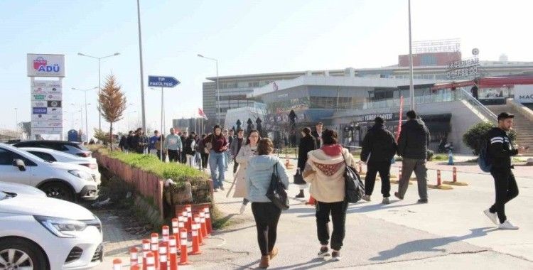 ADÜ’de ücretli geçiş kararındaki adaletsizliğe öğrencilerden tepki