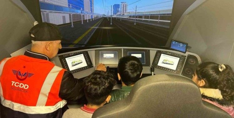 Turgutlu’da öğrenciler makinistliği deneyimledi