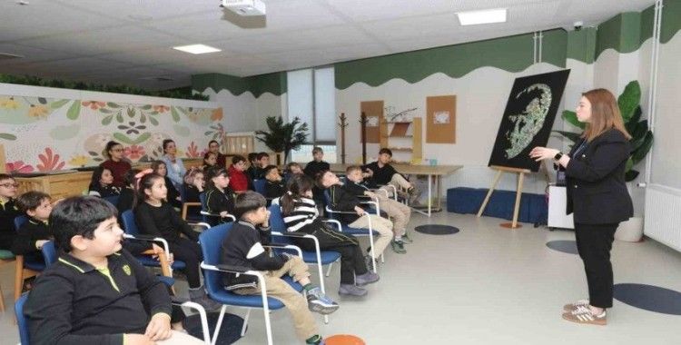 Çocuklar Oyuncak Kütüphanesi’nde hem eğleniyor hem öğreniyor