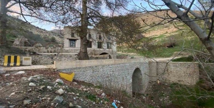 Diyarbakır’da 485 yıllık Atak Ulu Cami’nin bakımsızlığı dikkat çekiyor