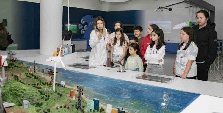 Çocuklar, İklim ve Çevre Bilim Merkezinde eğlenerek öğreniyor
