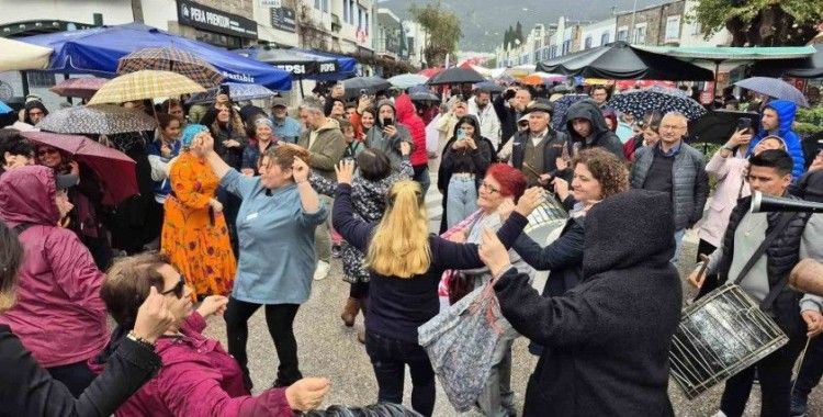 Bodrum’da yağmur altında festival