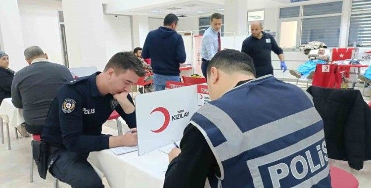 Edirne polisinden kan bağışına destek