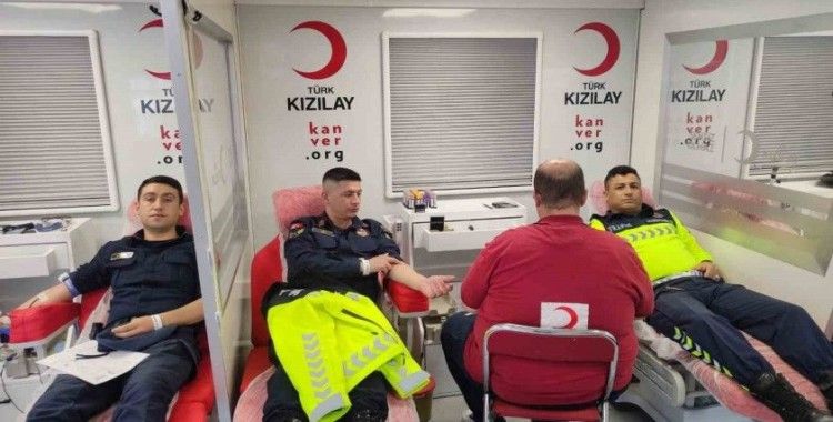 Jandarma ekipleri kan bağışı yaptı