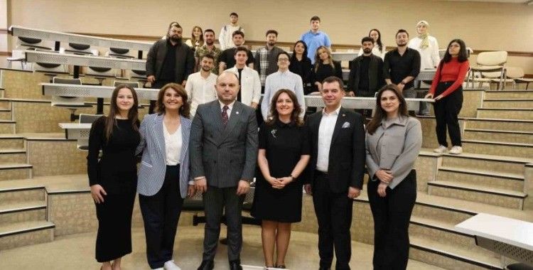 İş dünyasının deneyimli isimleri ‘Business Summit 25’te HKÜ öğrencileriyle buluştu