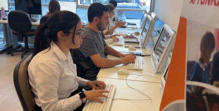 Afyonkarahisarlı öğrenciler klavye şampiyonasına damga vurdu