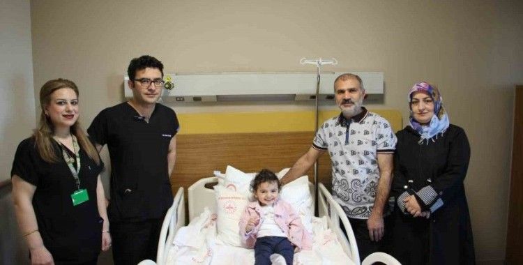 24 aylık bebekten 1.5 santimlik taş alındı: Süper mini PNL ile büyük başarı