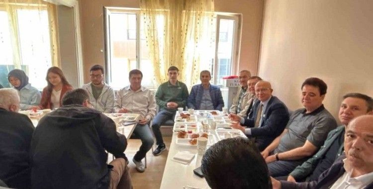 Eskişehir’de okuyan Türk Dünyası öğrenci temsilcileri kahvaltıda bir araya geldi