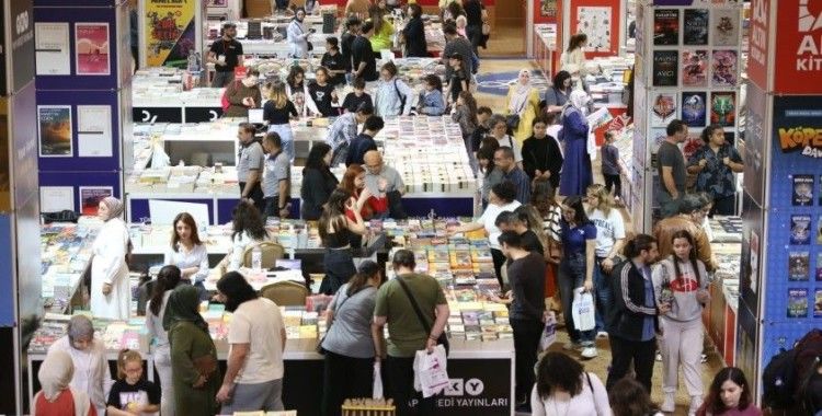 Kepez Kitap Fuarı’nın ikinci gününde yazarlar okurlarıyla buluştu