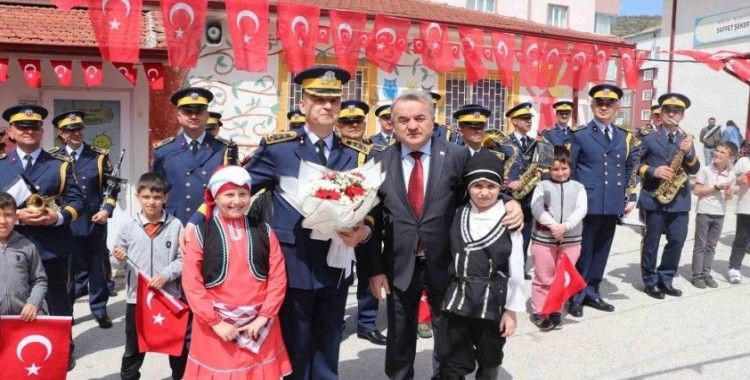 MSB Muharip Hava Kuvvetleri Bandosu Bozüyük’te konser verdi