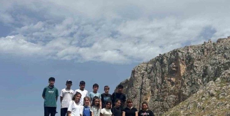 Kozanda çocuklar kent konseyi ile tarihi yerleri öğreniyor