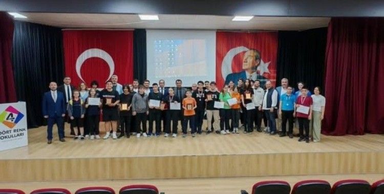 Matematik Olimpiyatları’nda dereceye giren öğrenciler ödüllerini aldı