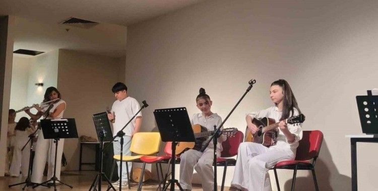 Mesir Ortaokulu öğrencilerinden unutulmaz müzik şöleni