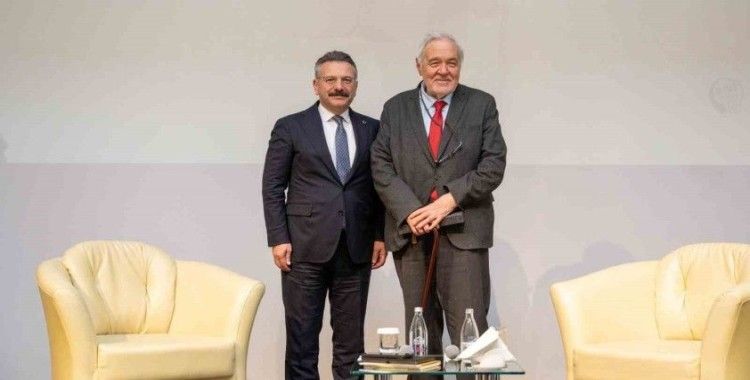 Eskişehir’de İlber Ortaylı’nın katılımıyla "Türk Kültürü ve Yunus Emre" söyleşisi düzenlendi