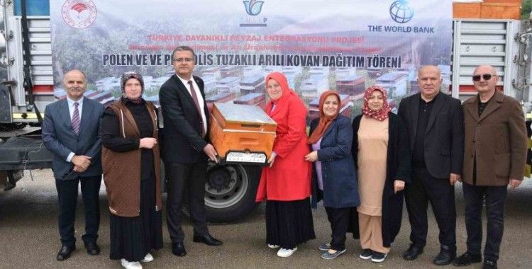 Ordu’da 48 üreticiye 2 bin 400 adet arılı kovan desteği verildi