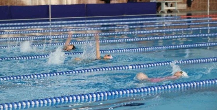 Elazığ’da minikler yüzme müsabakaları tamamlandı