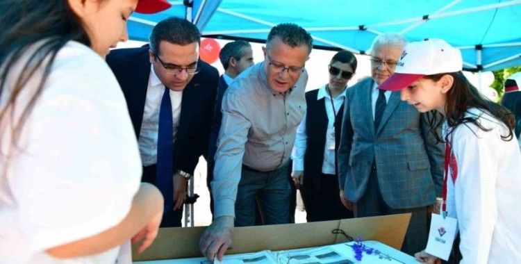 Alaşehir BİLSEM’de TÜBİTAK 4006 Bilim Fuarı açıldı