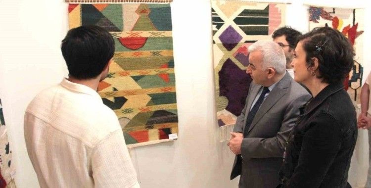 Sakarya Üniversitesi’nde ‘Bahara Övgü’ dokuma sergisi
