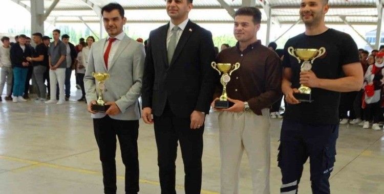 Hisarcık’ta yarışmalarda dereceye giren öğrenciler ödüllendirildi