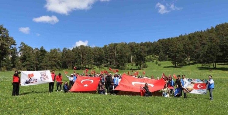Erzurum’da gençler 19 Mayıs için yürüdü