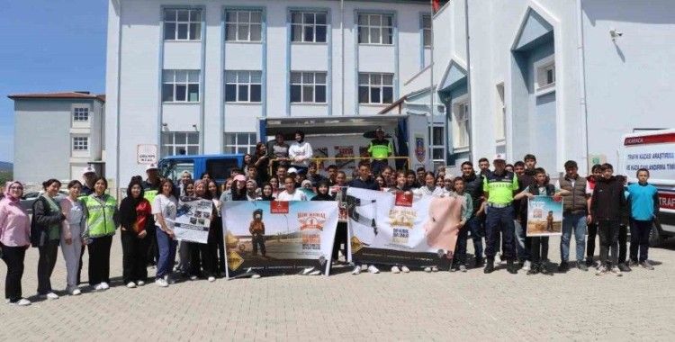 Jandarmadan öğrencilere trafik güvenliği eğitimi