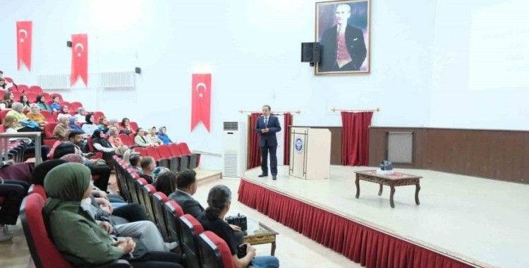 Erzincan’da gıda üzerine seminer düzenledi