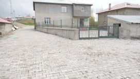 Ağrı’nın Çakıroba köyünde 3.500 metrekarelik kilit parke taşı çalışması tamamlandı
