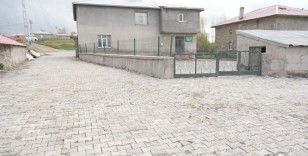 Ağrı’nın Çakıroba köyünde 3.500 metrekarelik kilit parke taşı çalışması tamamlandı
