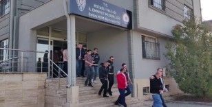 4 ilde yapılan eş zamanlı operasyonda 1 milyon 416 bin 190 makaron ele geçirildi: 30 şüpheli yakalandı
