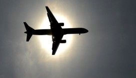 Yolcu acil çıkış kapısını açmaya çalıştı, uçak acil iniş yaptı
