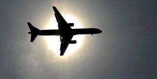 Yolcu acil çıkış kapısını açmaya çalıştı, uçak acil iniş yaptı