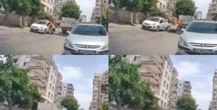 Elektrikli bisikletle otomobile çarptılar: O anlar kamerada
