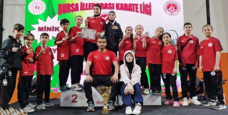 Körfezli karateciler Bursa’dan 9 madalya ile döndü