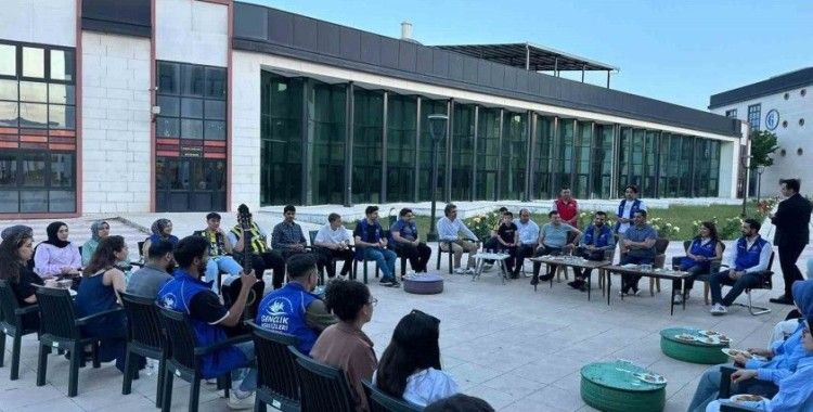 Milletvekili Bozgeyik üniversiteli gençlerle buluştu