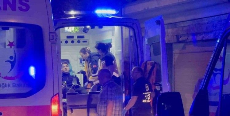 2 otomobil kafa kafa çarpıştı: 6 yaralı