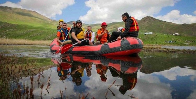 Vali Çelik, 3400 rakımda vatandaşlarla buluştu
