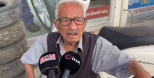 Mahsur kalan yaşlı adamı polisler sırtında taşıdı
