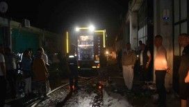Ayvalık’ta gözlük fabrikası alev alev yandı
