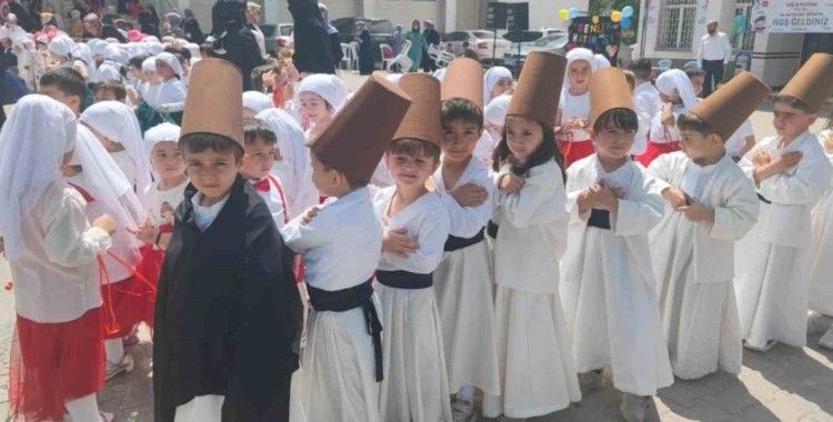 Bitlis’te 4-6 yaş Kur’an kursu öğrencilerinin gösterisi büyük ilgi gördü