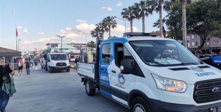 Zabıta, sahilde seyyar satıcılara geçit vermiyor
