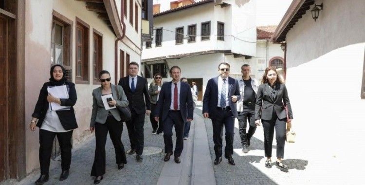 Kütahya’da ’Pekmez Pazarı Sokak Sağlıklaştırma Projesi’ yerinde incelendi
