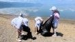 Minik gönüllülerden İznik’te sahil temizliği
