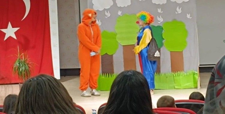 Altıntaş’ta çocuk tiyatrosu miniklerle buluştu