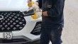 Cipin motor kısmına sıkışan yavru kediyi itfaiye kurtardı
