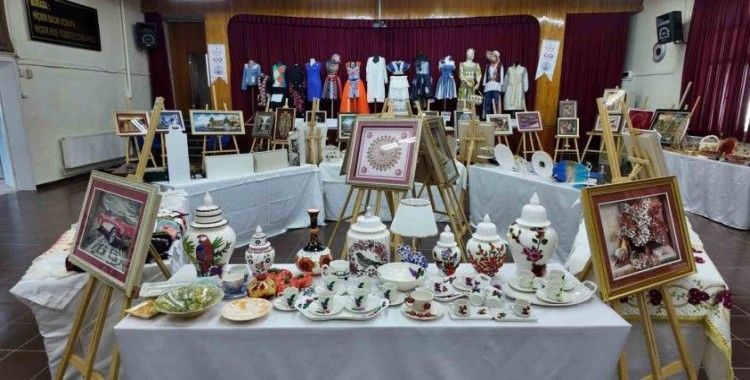 Gediz Halk Eğitim Merkezi yıl sonu sergisi göz kamaştırdı