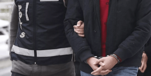 Kadıköy'de bıçak zoruyla kolye gasp eden 17 yaşındaki zanlı silah teşhirinden tutuklandı: Ev hapsi cezası verilmişti