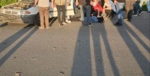 Otomobil refüjü aşıp karşı şeride geçti: 4 yaralı
