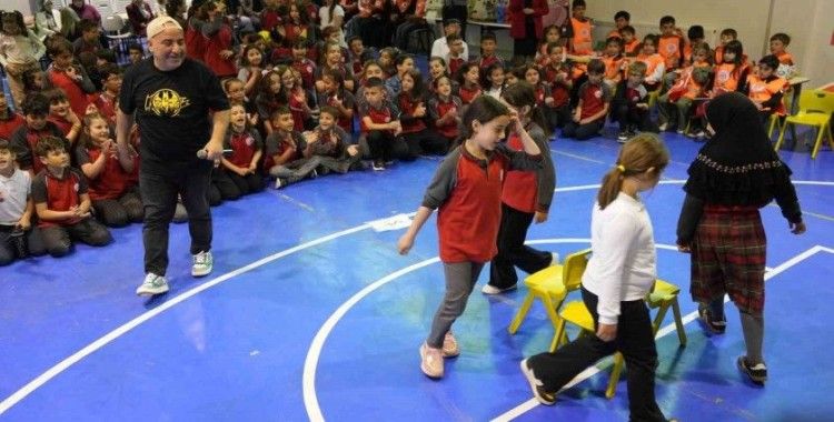 Bayburt’ta plastik kirliliğine oyunlarla dikkat çekildi çevrenin önemini eğlenceyle anlatıldı